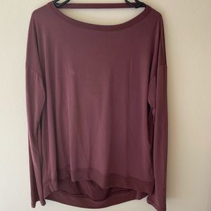 Open-back long sleeve tee
